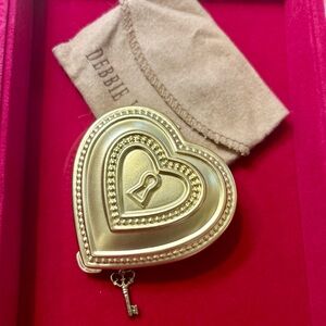 Vintage  Debbie J, PALMER Estee Lauder press compact.